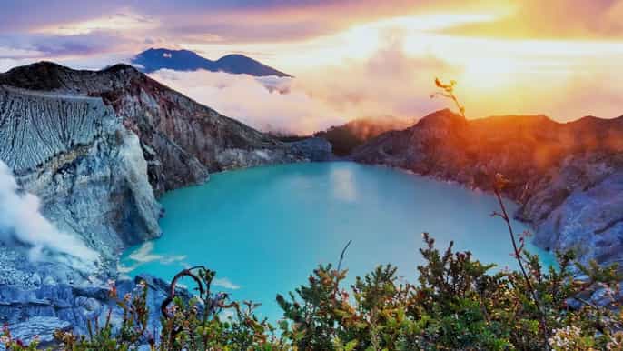 Mount Bromo vs Ijen Crater: Which One Should You Visit First?